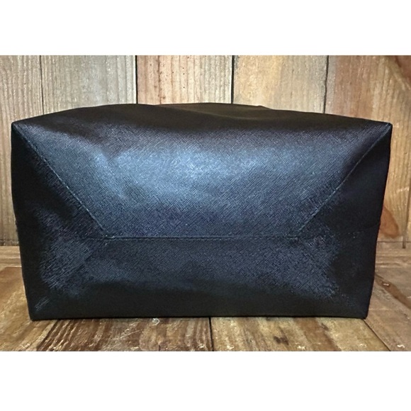 Michael Kors. 5 Piece. Saige Reversible Tote & Pouch & Dust Bag, Scarf & Charm. - Picture 9 of 16